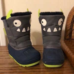 Cat & Jack toddler boys ‘’monster’ snow boots size 6